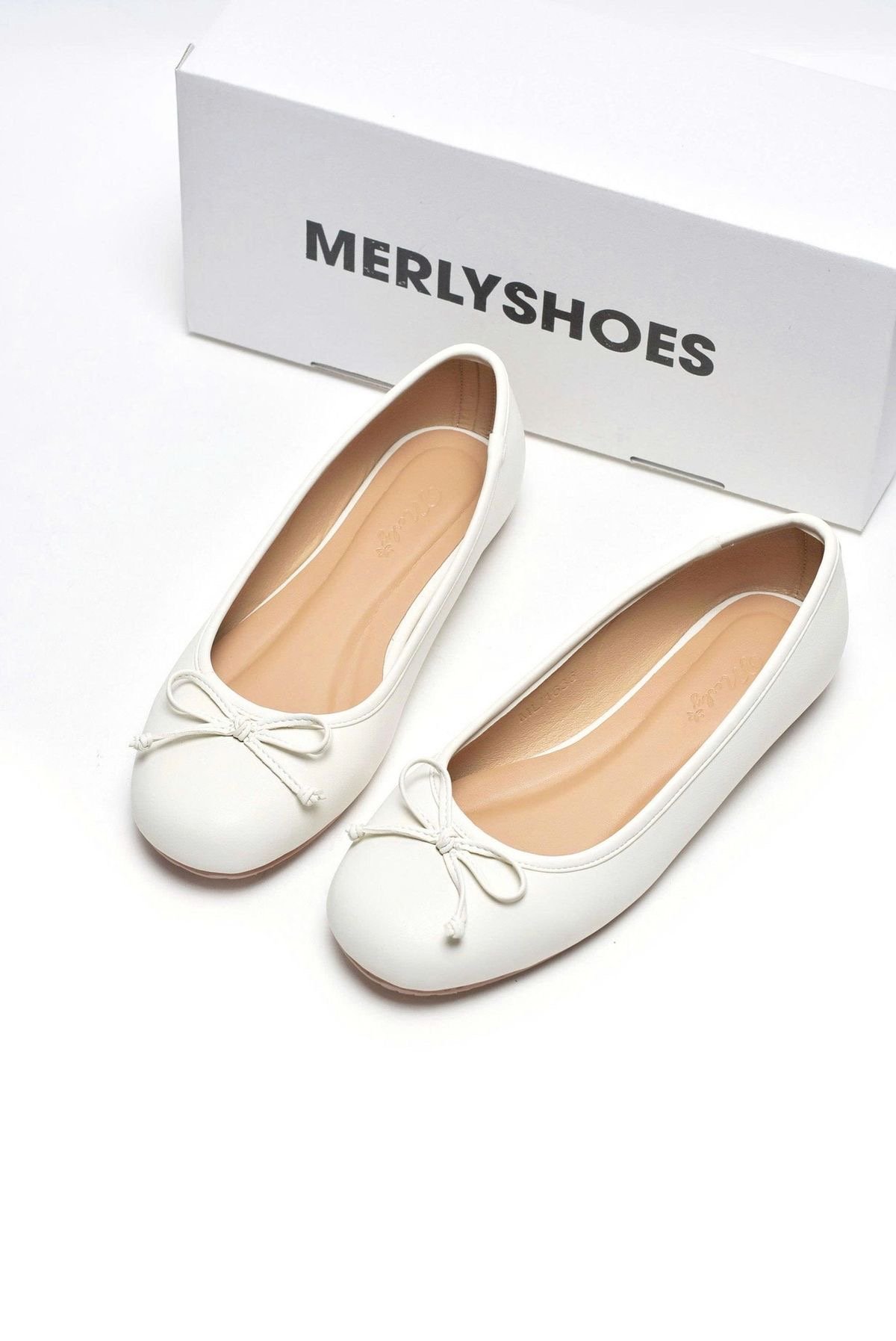 Flat shoes putih wanita