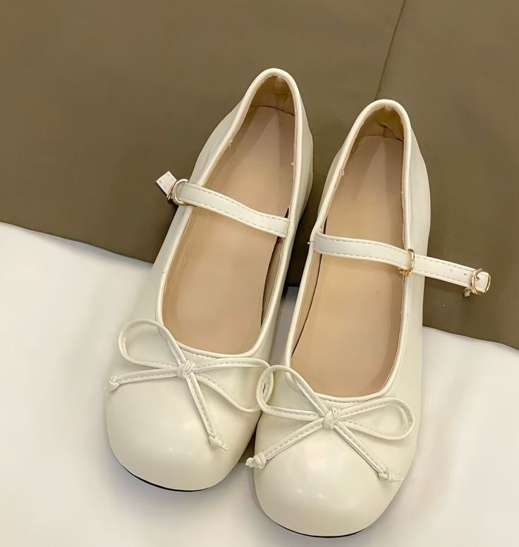 Flat Shoes Putih