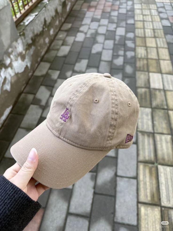Topi LA Cream